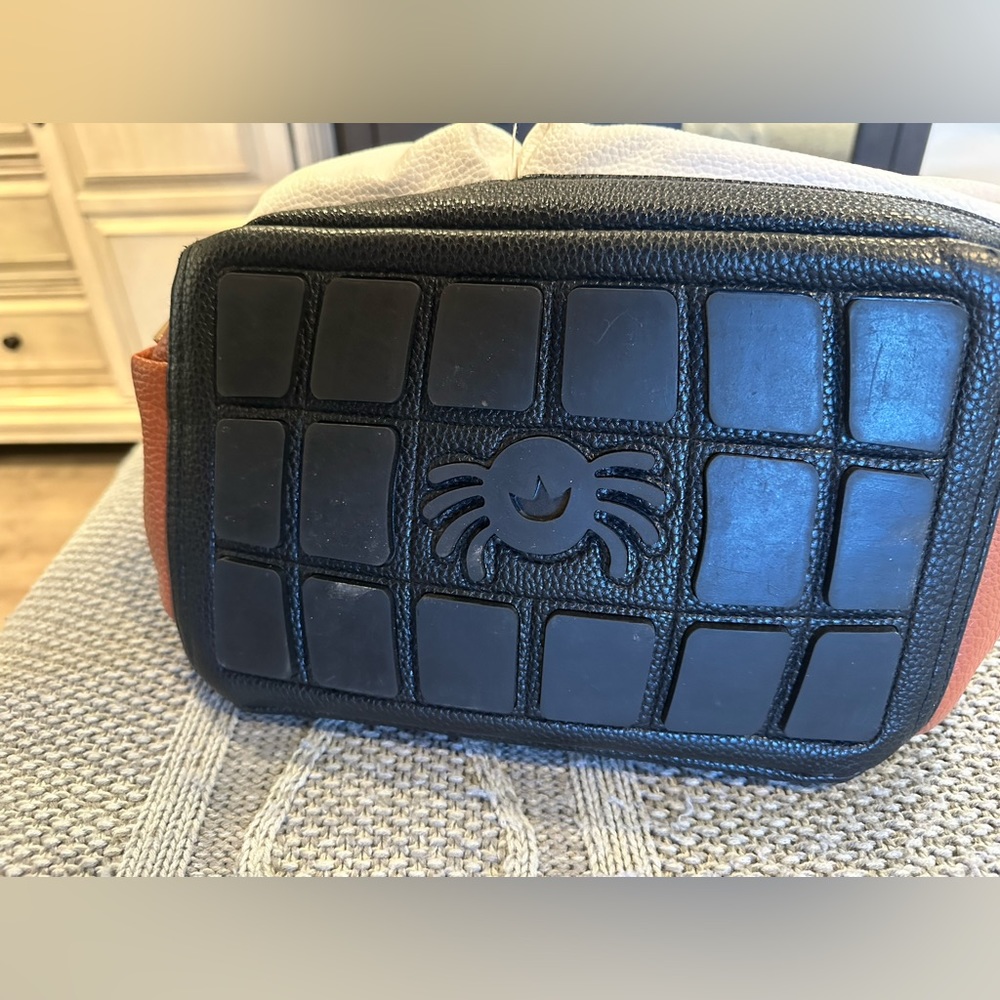 Itzy Ritzy Boss diaper bag - Picture 4 of 8